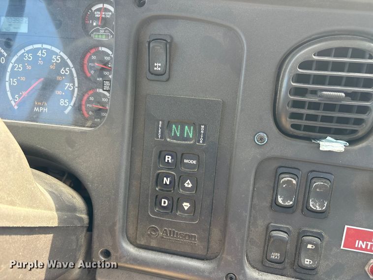 image for item ET8536 2015 Freightliner M2 truck cab and chassis