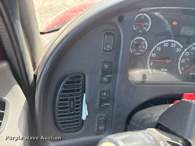 image for item ET8536 2015 Freightliner M2 truck cab and chassis