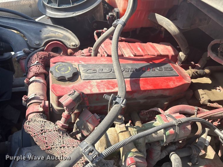 image for item ET8536 2015 Freightliner M2 truck cab and chassis