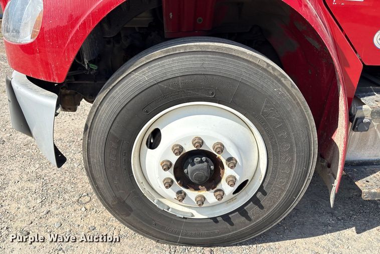 image for item ET8536 2015 Freightliner M2 truck cab and chassis