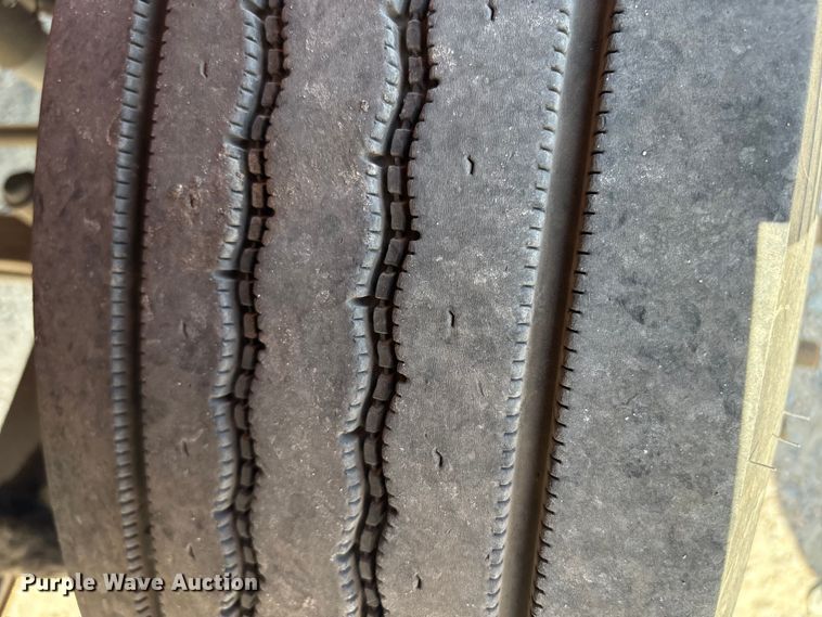 image for item ET8536 2015 Freightliner M2 truck cab and chassis