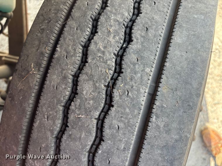 image for item ET8536 2015 Freightliner M2 truck cab and chassis