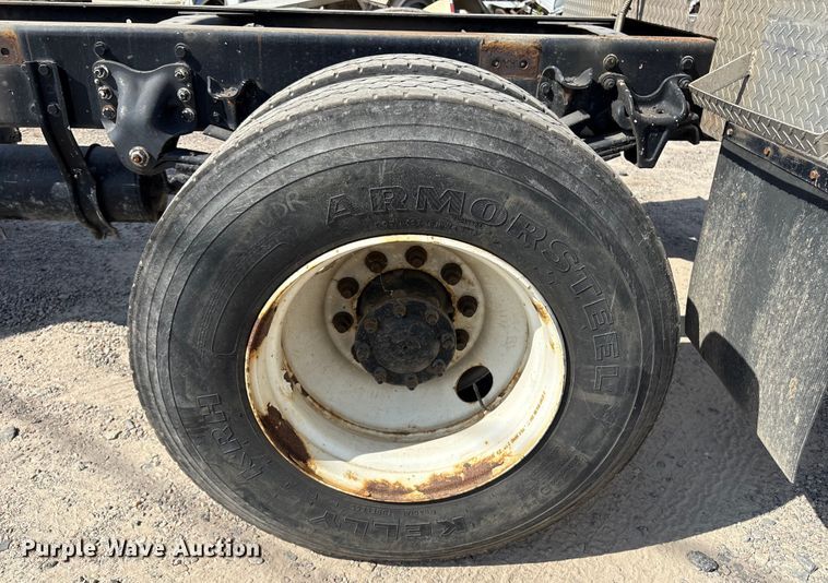 image for item ET8536 2015 Freightliner M2 truck cab and chassis