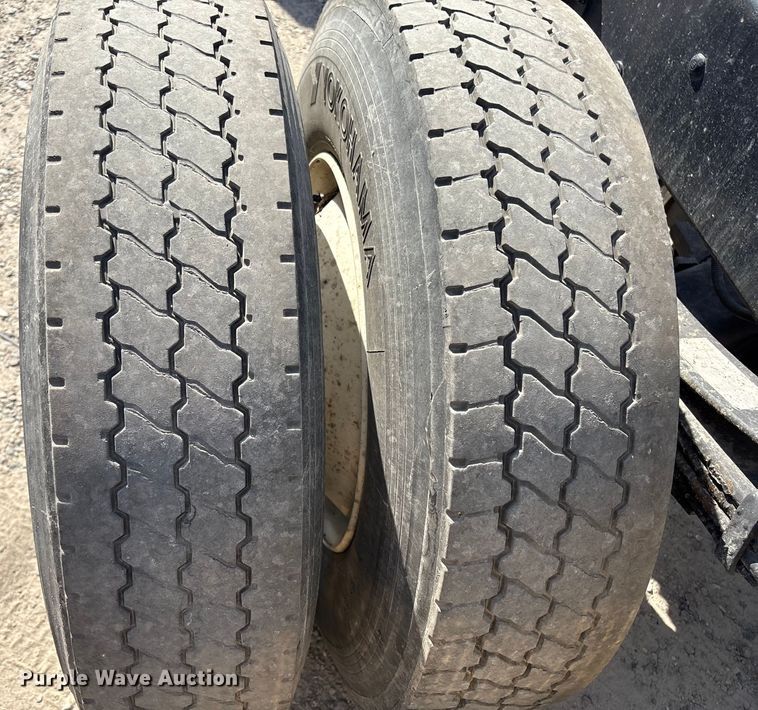 image for item ET8536 2015 Freightliner M2 truck cab and chassis