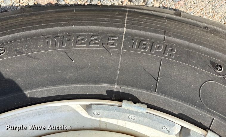 image for item ET8536 2015 Freightliner M2 truck cab and chassis