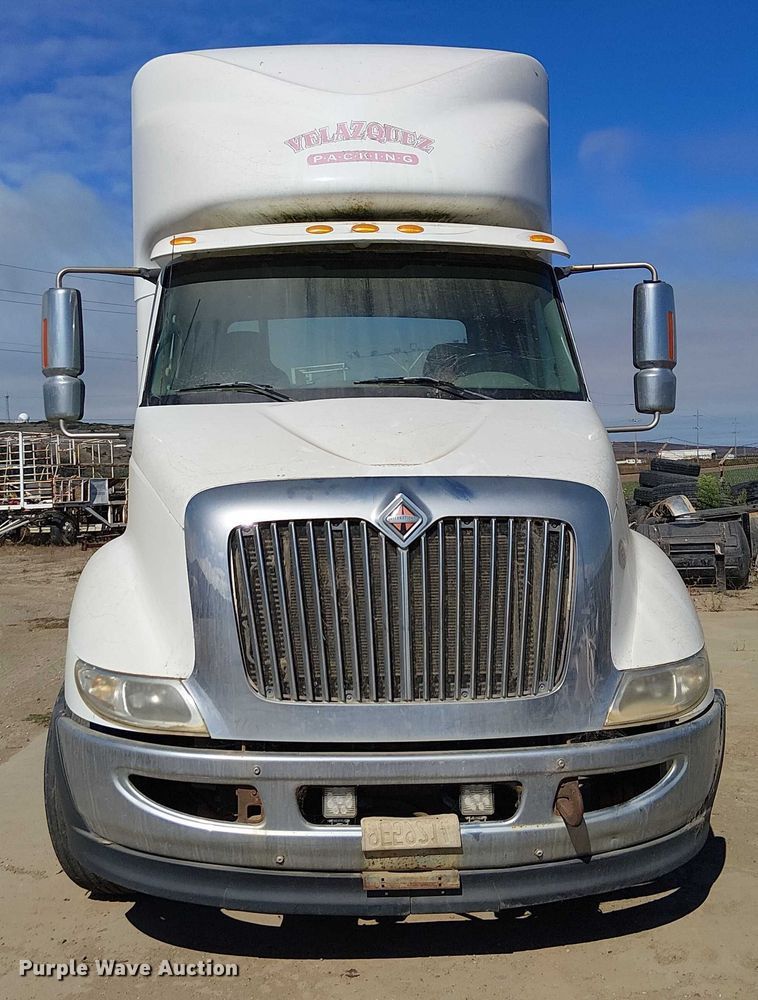 image for item EU2511 2011 International 8600 SBA semi truck