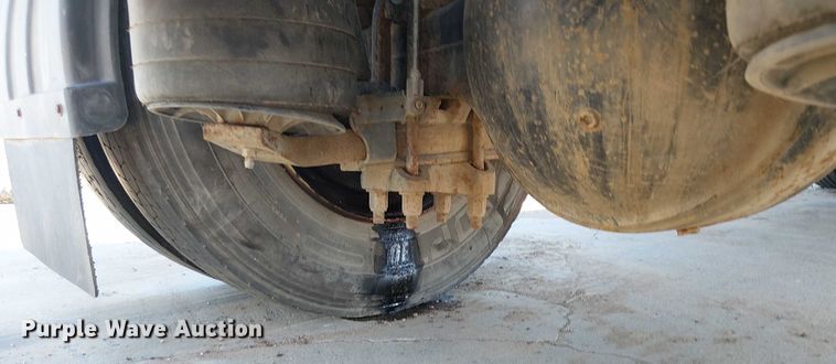 image for item EU2511 2011 International 8600 SBA semi truck