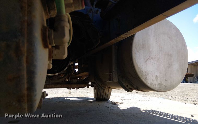 image for item EU2511 2011 International 8600 SBA semi truck