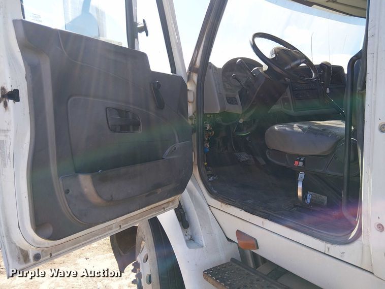 image for item EU2511 2011 International 8600 SBA semi truck