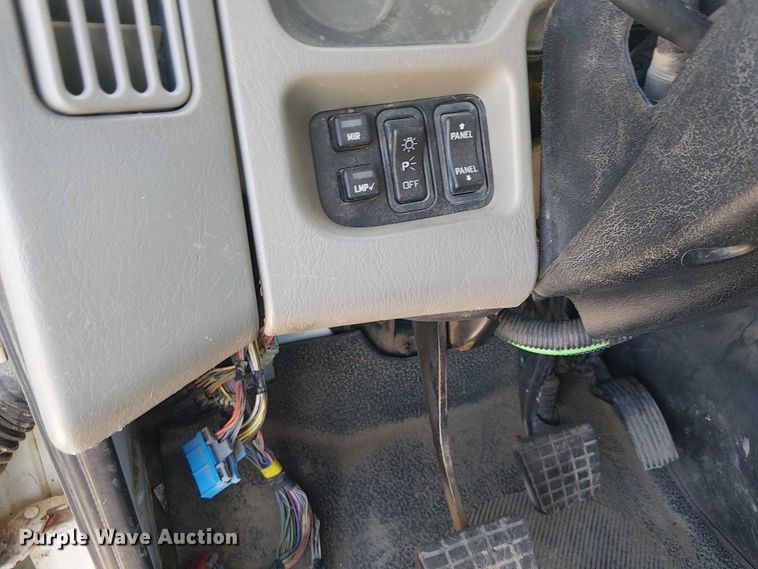 image for item EU2511 2011 International 8600 SBA semi truck