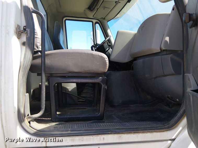 image for item EU2511 2011 International 8600 SBA semi truck