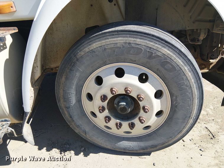 image for item EU2511 2011 International 8600 SBA semi truck