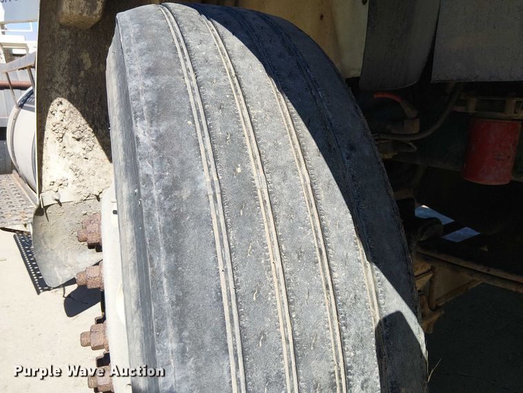 image for item EU2511 2011 International 8600 SBA semi truck