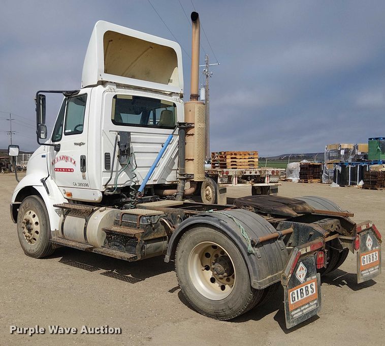 image for item EU2512 2013 International 8600 SBA semi truck