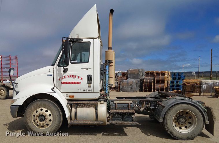 image for item EU2512 2013 International 8600 SBA semi truck