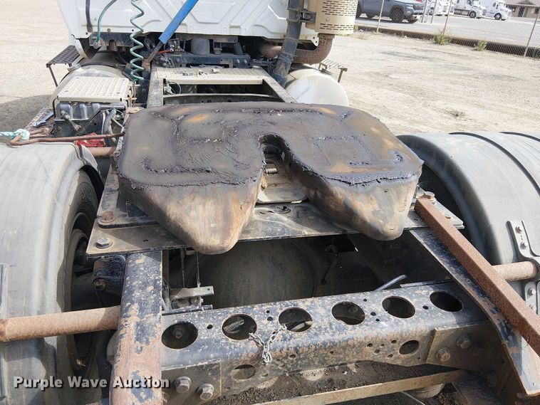 image for item EU2512 2013 International 8600 SBA semi truck