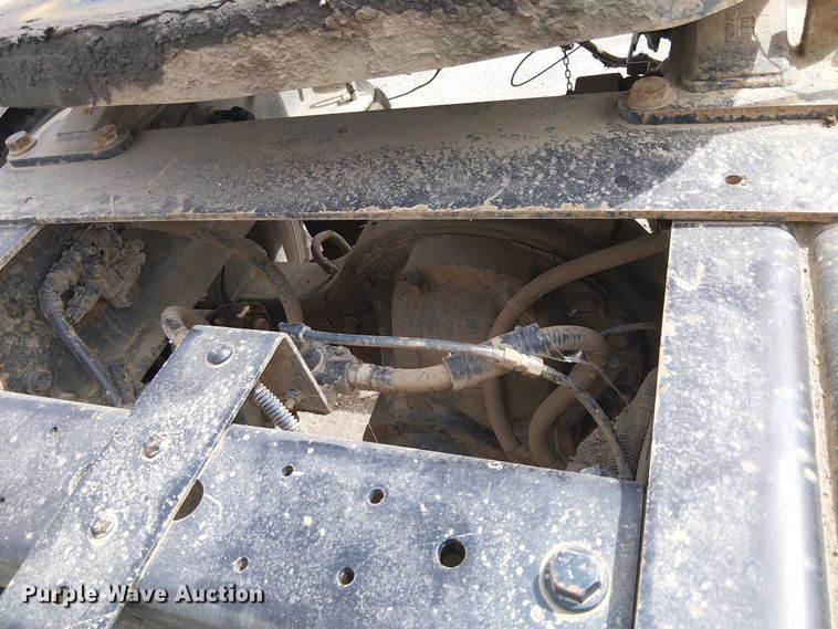 image for item EU2512 2013 International 8600 SBA semi truck