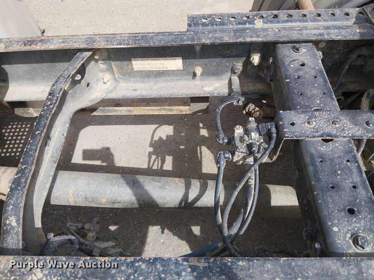 image for item EU2512 2013 International 8600 SBA semi truck