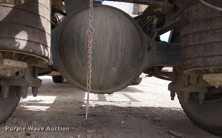 image for item EU2512 2013 International 8600 SBA semi truck