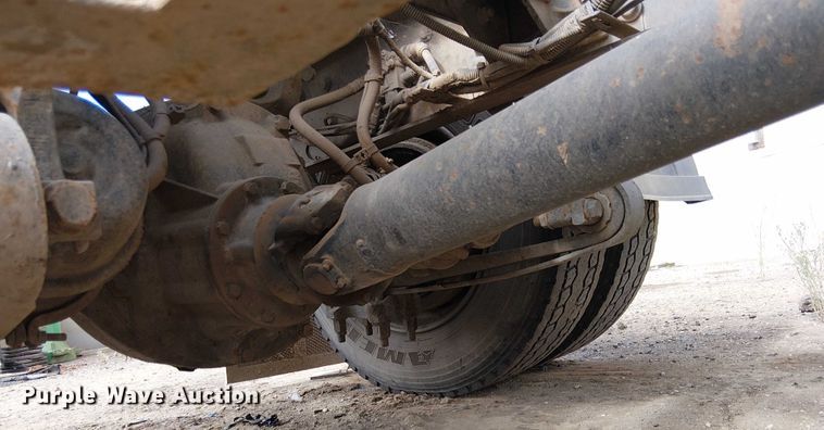 image for item EU2512 2013 International 8600 SBA semi truck