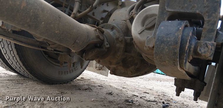 image for item EU2512 2013 International 8600 SBA semi truck