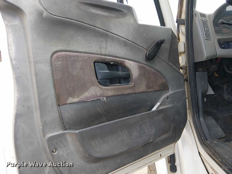 image for item EU2512 2013 International 8600 SBA semi truck