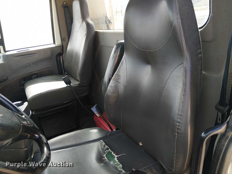 image for item EU2512 2013 International 8600 SBA semi truck