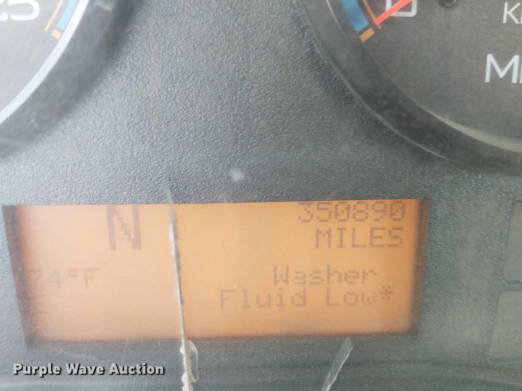 image for item EU2512 2013 International 8600 SBA semi truck