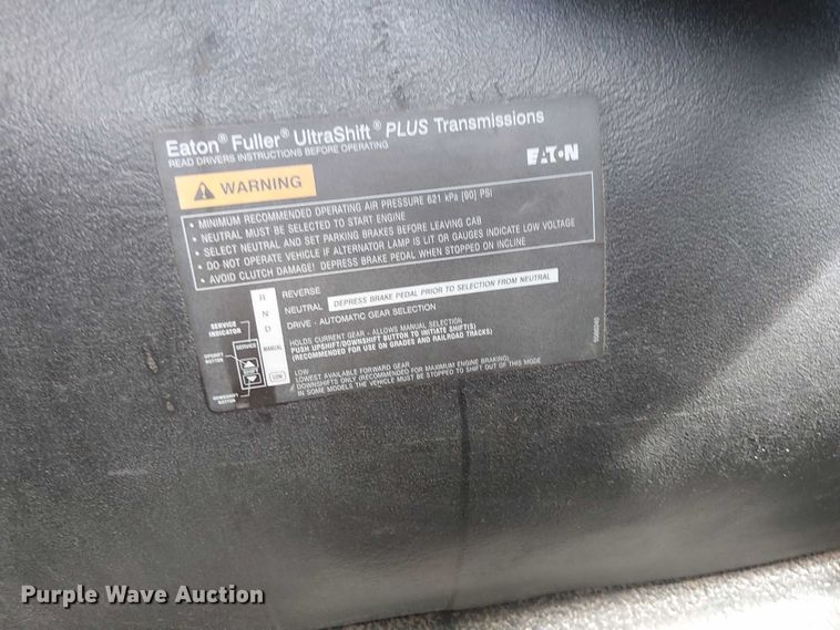 image for item EU2512 2013 International 8600 SBA semi truck