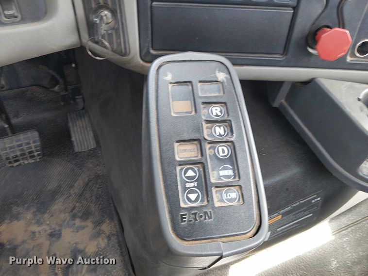 image for item EU2512 2013 International 8600 SBA semi truck