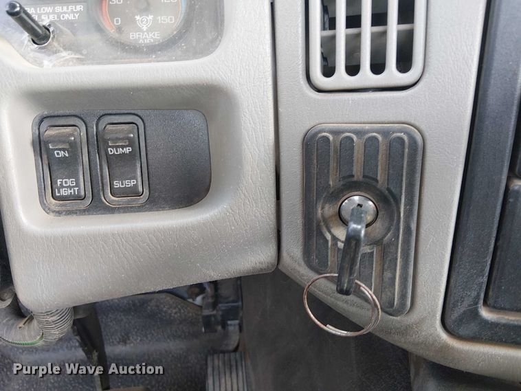 image for item EU2512 2013 International 8600 SBA semi truck