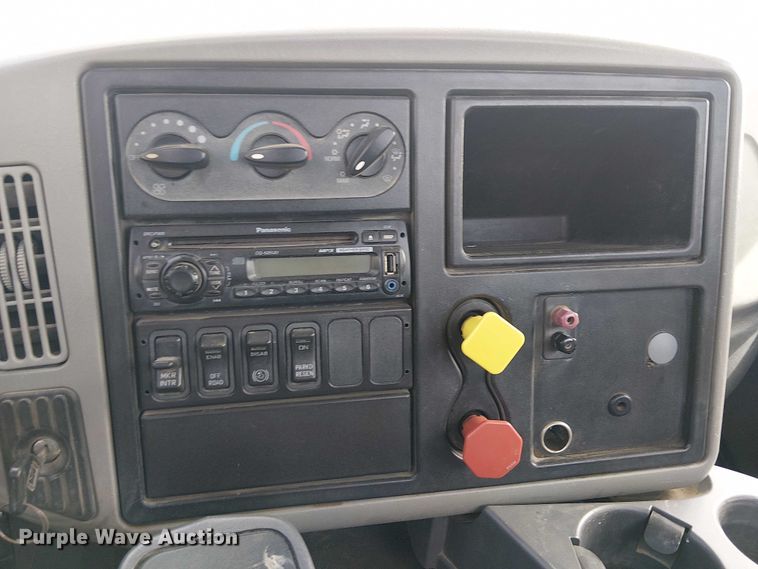 image for item EU2512 2013 International 8600 SBA semi truck