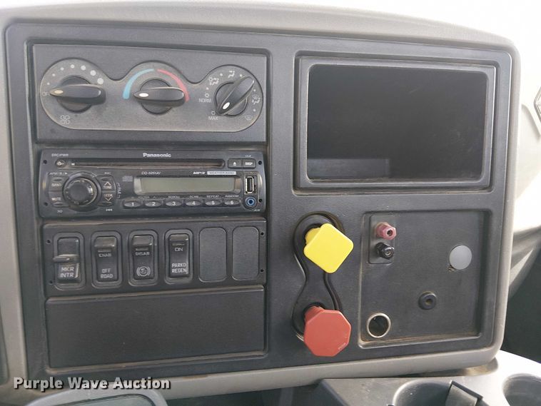 image for item EU2512 2013 International 8600 SBA semi truck