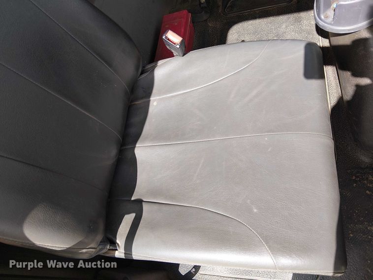 image for item EU2512 2013 International 8600 SBA semi truck