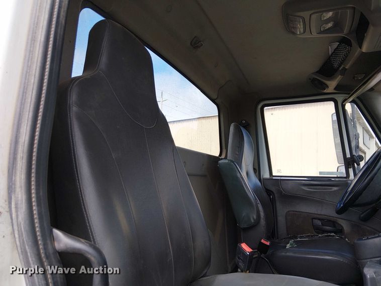 image for item EU2512 2013 International 8600 SBA semi truck