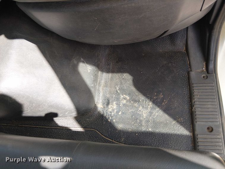 image for item EU2512 2013 International 8600 SBA semi truck