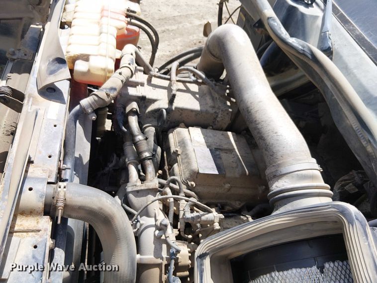 image for item EU2512 2013 International 8600 SBA semi truck