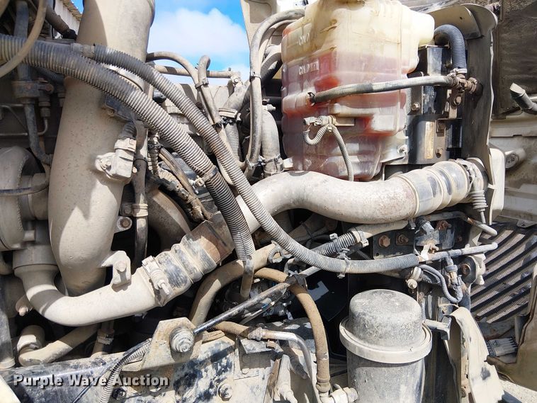 image for item EU2512 2013 International 8600 SBA semi truck