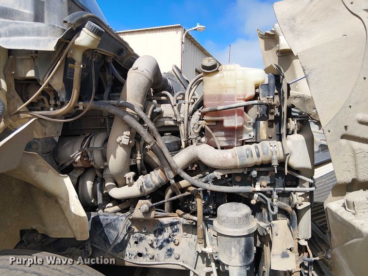 image for item EU2512 2013 International 8600 SBA semi truck