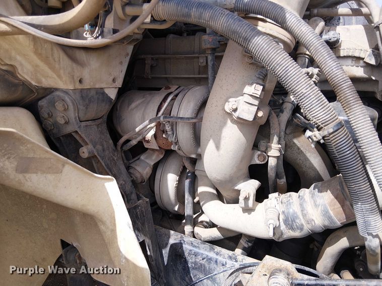 image for item EU2512 2013 International 8600 SBA semi truck