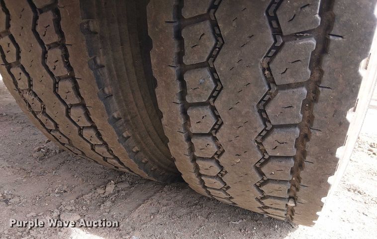 image for item EU2512 2013 International 8600 SBA semi truck