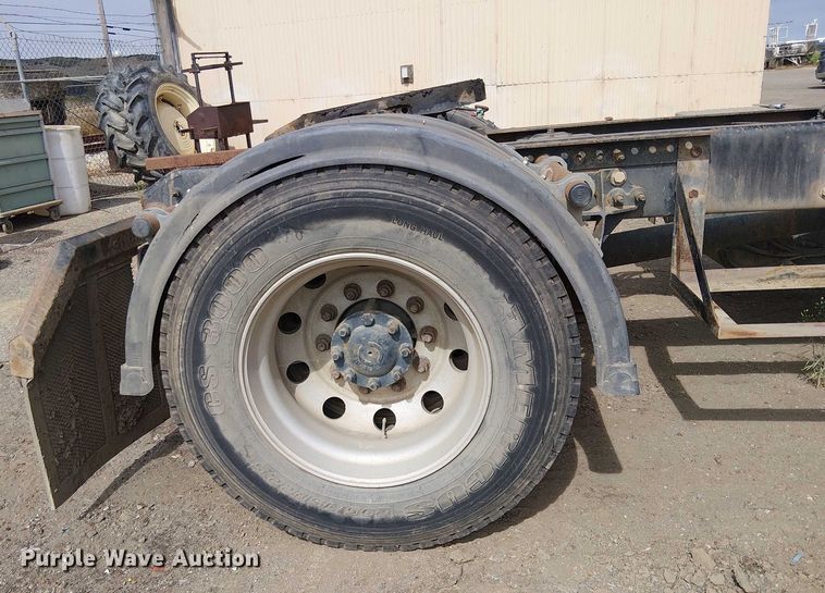 image for item EU2512 2013 International 8600 SBA semi truck