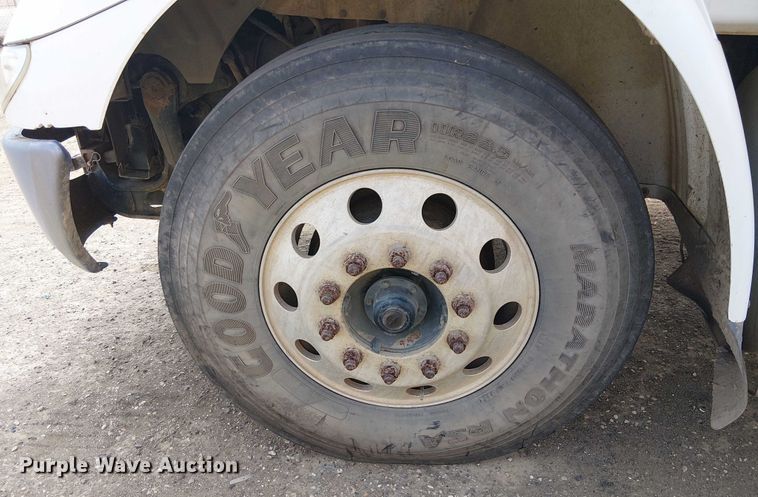 image for item EU2512 2013 International 8600 SBA semi truck