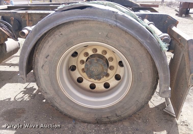 image for item EU2512 2013 International 8600 SBA semi truck