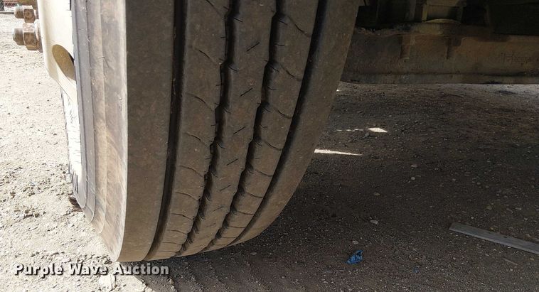 image for item EU2512 2013 International 8600 SBA semi truck