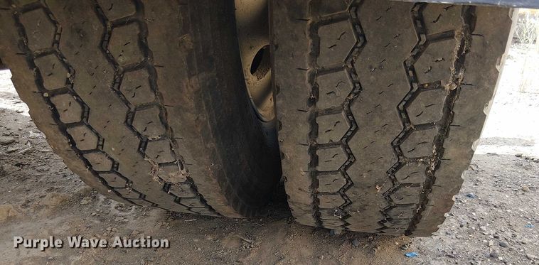 image for item EU2512 2013 International 8600 SBA semi truck