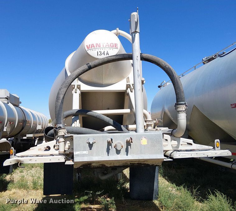 image for item EU2531 2014 Vantage Trailers pneumatic dry bulk trailer