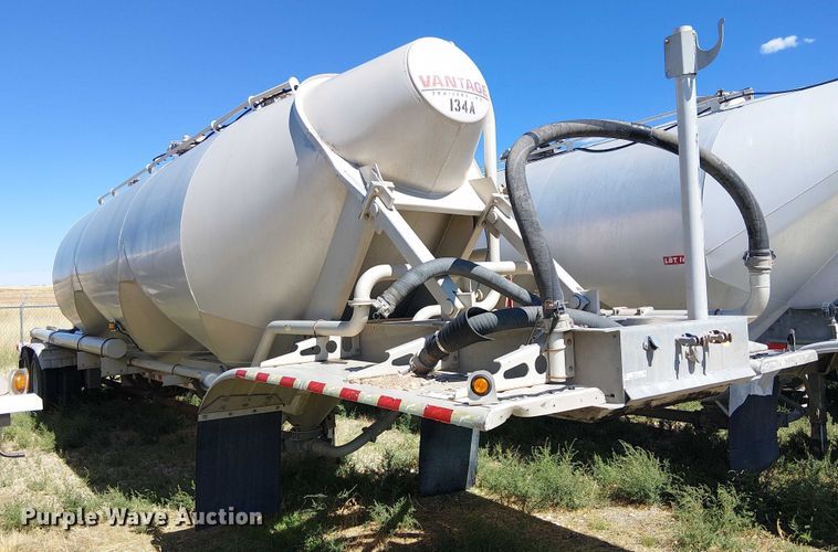 image for item EU2531 2014 Vantage Trailers pneumatic dry bulk trailer