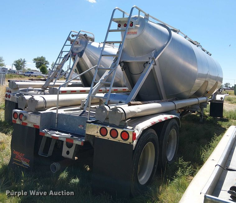 image for item EU2531 2014 Vantage Trailers pneumatic dry bulk trailer