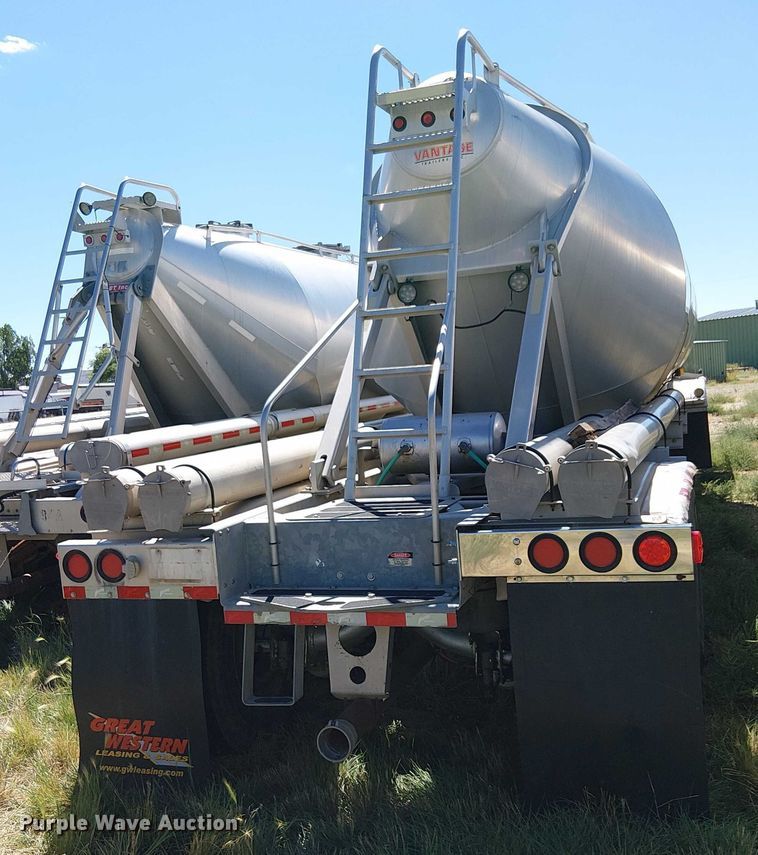 image for item EU2531 2014 Vantage Trailers pneumatic dry bulk trailer